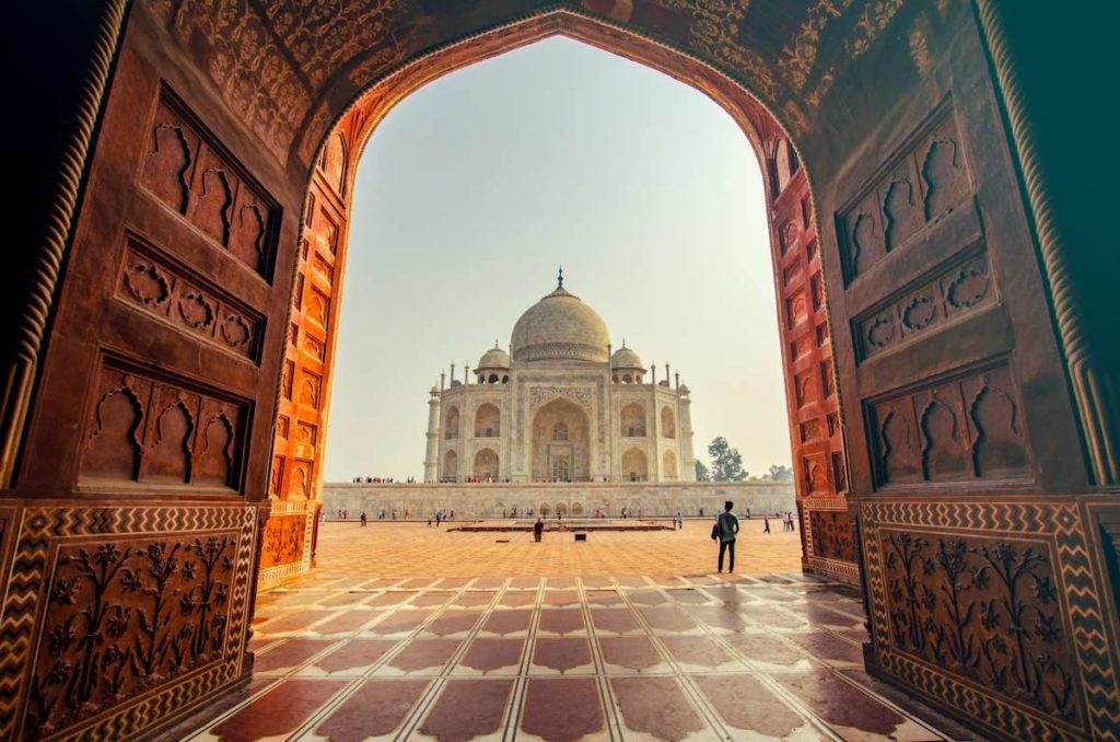 Une vue du Taj Mahal, un monument indien mondialement célèbre.